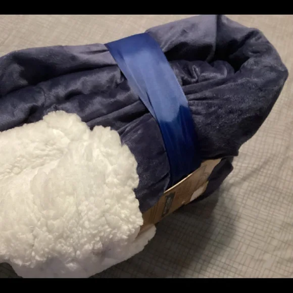 New Dearfoams The Cozy Blanket Hoodie - one size fits most - machine washable - Picture 5 of 5